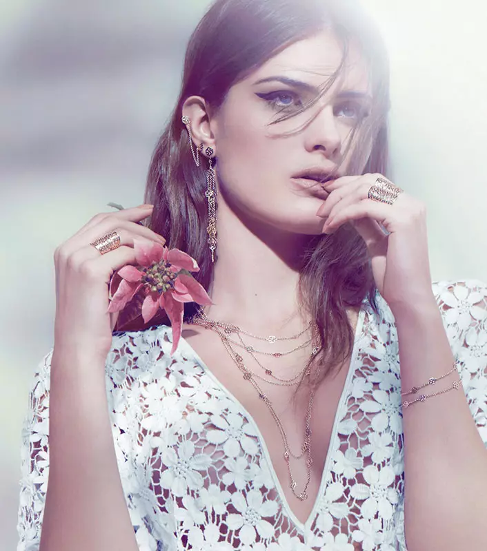 Isabeli Fontana di Kampanyaya Bihara 2013 ya Vivara Jewelry de bi Kulîlkan Poz Dike