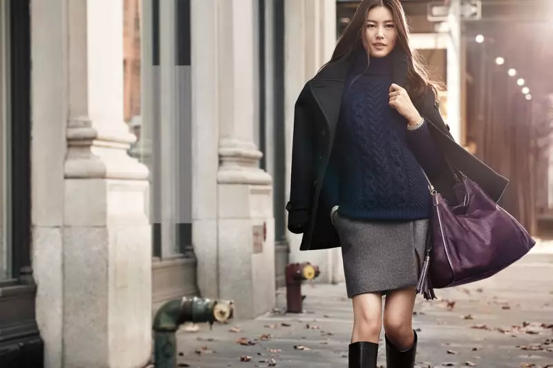 Karlie Kloss ແລະ Liu Wen Star ໃນແຄມເປນ Coach Fall 2013 ໂດຍ Craig McDean