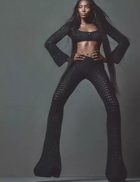 Naomi Campbell stuns yn dramatyske looks foar W Magazine