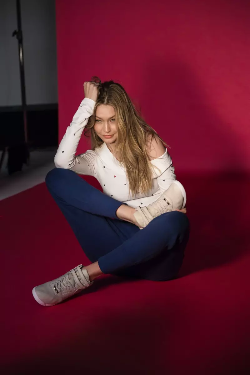 ZA SCÉNA: Gigi Hadid pózuje pre Reebok