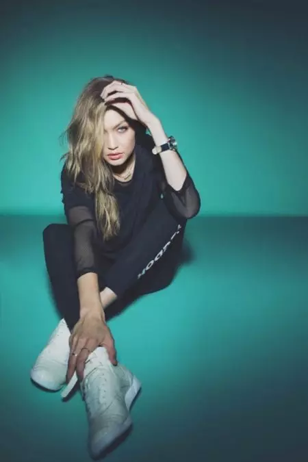 Gigi Hadid פּאָוזאַז אין Reebok ס 'שטענדיק קלאַסיש' סניקער קאַמפּיין