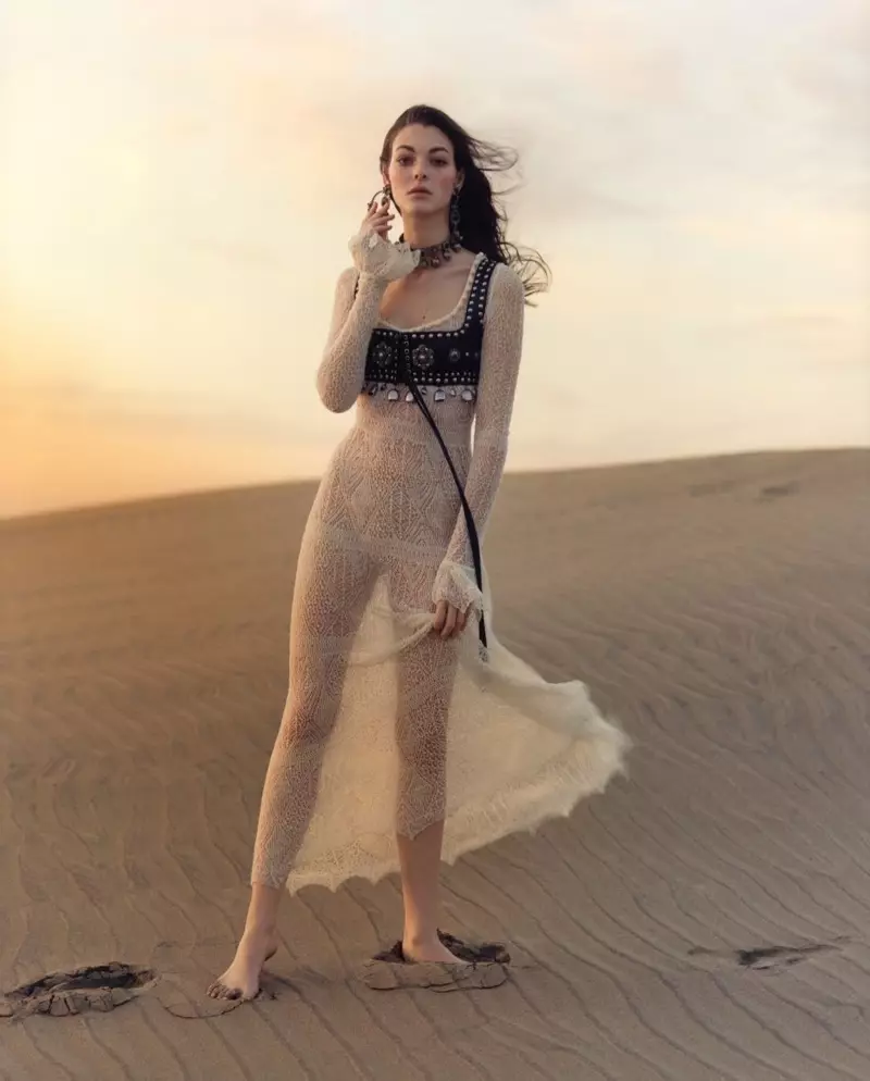 Vittoria Ceretti protagonista della campagna primavera-estate 2017 di Alexander McQueen