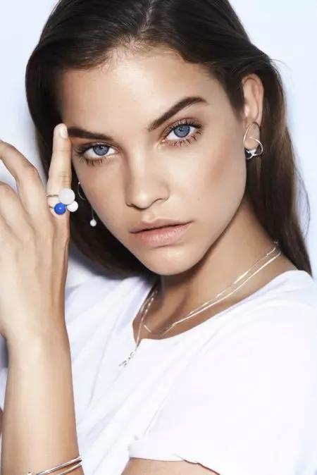 Barbara Palvin Sorĉas en Pilgrim Jewellery Campaign