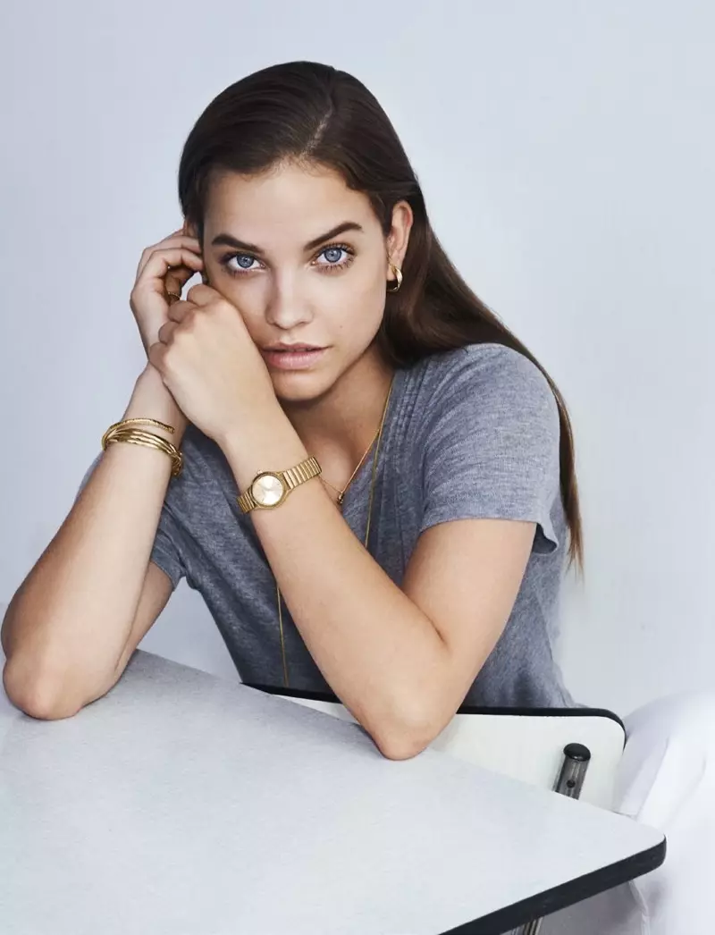 Duke e mbajtur atë të rastësishme, Barbara Palvin luan në fushatën Pilgrim Jewellery pranverë-verë 2018