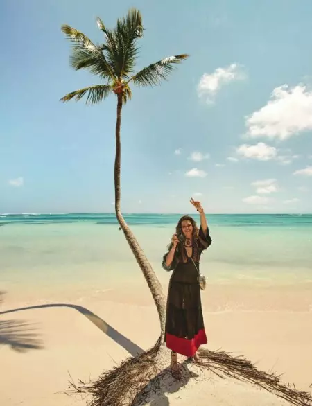 Fa'ase'e i luga! Louise Pedersen Models Beach Fashion mo ELLE Sepania