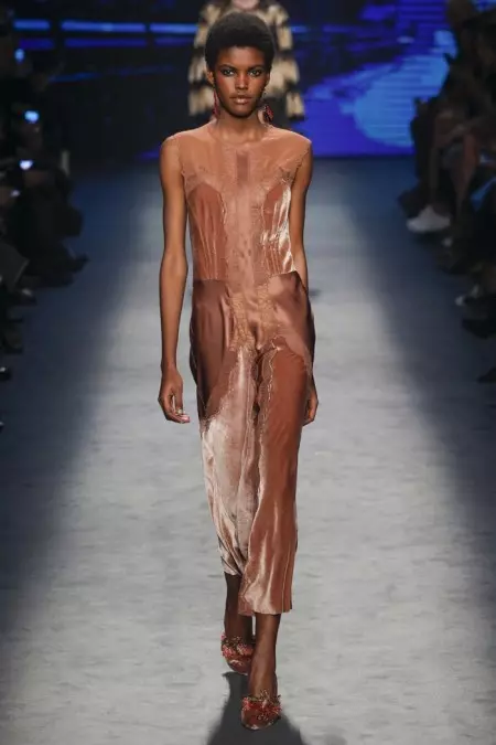 Alberta Ferretti Fall 2016 | Wiki ya Mitindo ya Milan