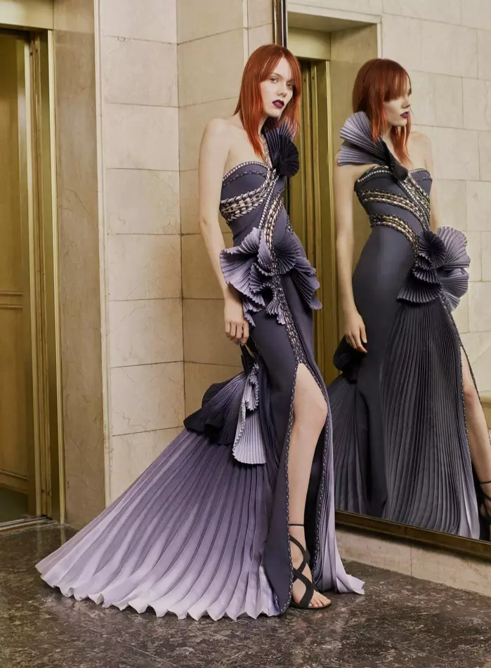 Rochie structurată cu șireturi și plisate din colecția de primăvară 2017 Atelier Versace