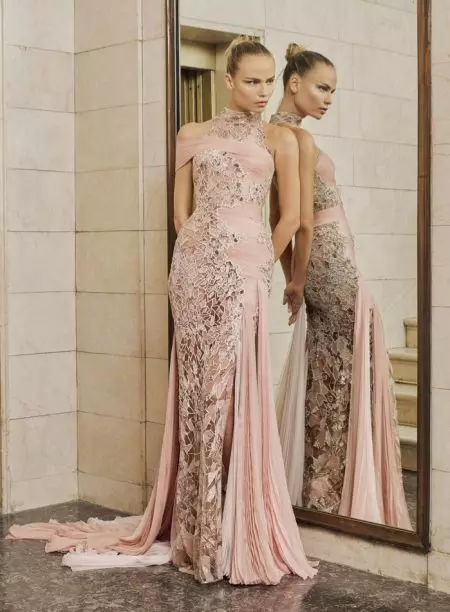 Atelier Versace nodrošina īpaši glam stilu 2017. gada pavasarim