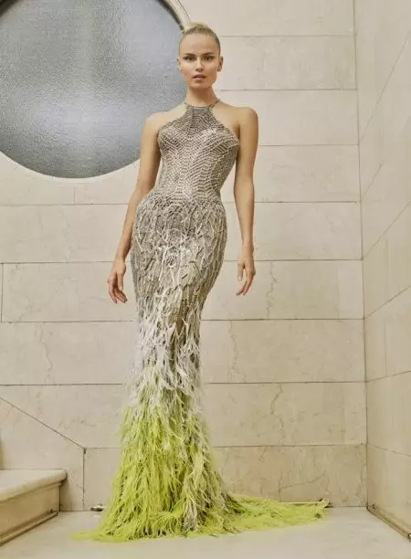 Atelier Versace Menyampaikan Gaya Ultra-Glam untuk Musim Bunga 2017