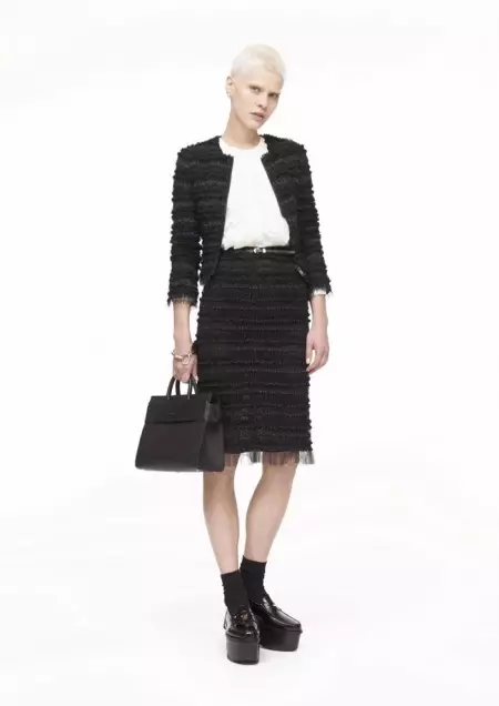 U-Irina Shayk uhamba ngeFashion High kwi-Givenchy's Pre-Fall Lookbook