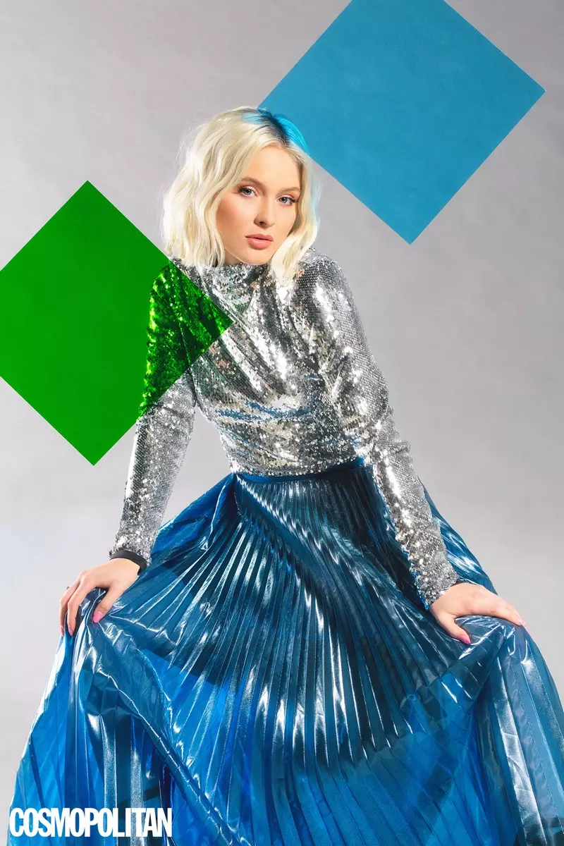 Singer Zara Larsson wọ ayẹyẹ-ṣetan awọn wiwa fun iyaworan Cosmopolitan