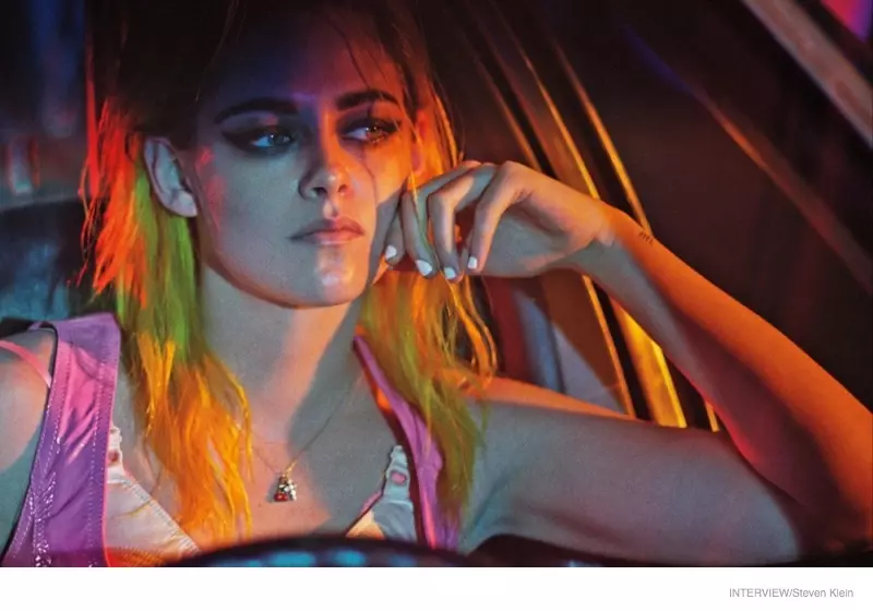 Kristen Stewart Goes Punk për Revistën Interview, Është "Krenare për Filmat "Twilight"