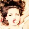 Lindsey Wixson is in Retro Babe foar Ellen von Unwerth yn Vogue Ruslân