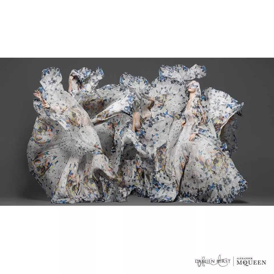 Damien Hirst naAlexander McQueen Vanotanga Kutora Scarf