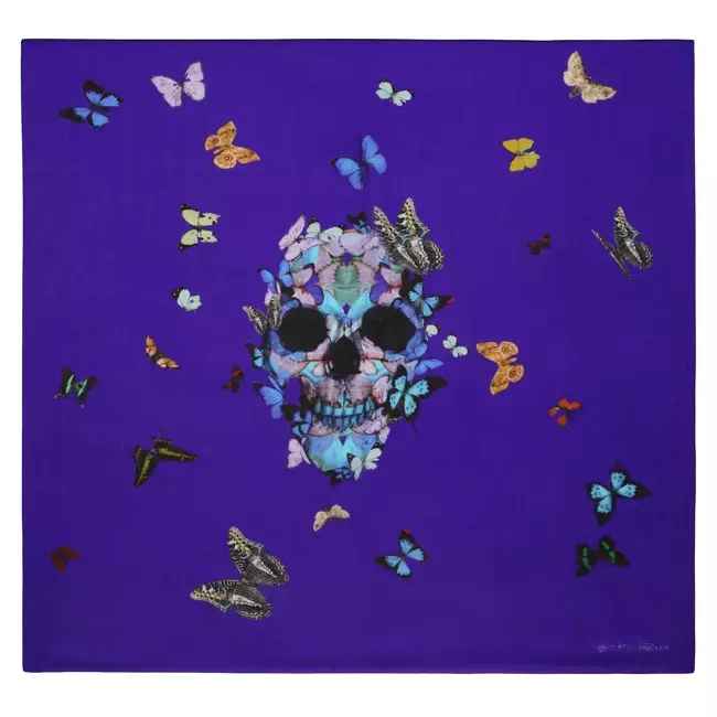 Bashkëpunim i ri: Damien Hirst & Alexander McQueen Launch Koleksionin e shalleve