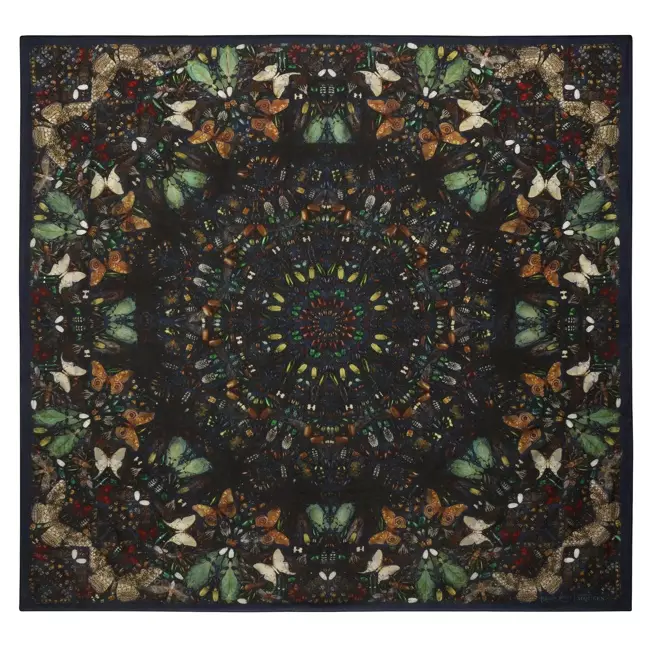 Sabuwar Collab: Damien Hirst & Alexander McQueen Ƙaddamar Tarin Scarf