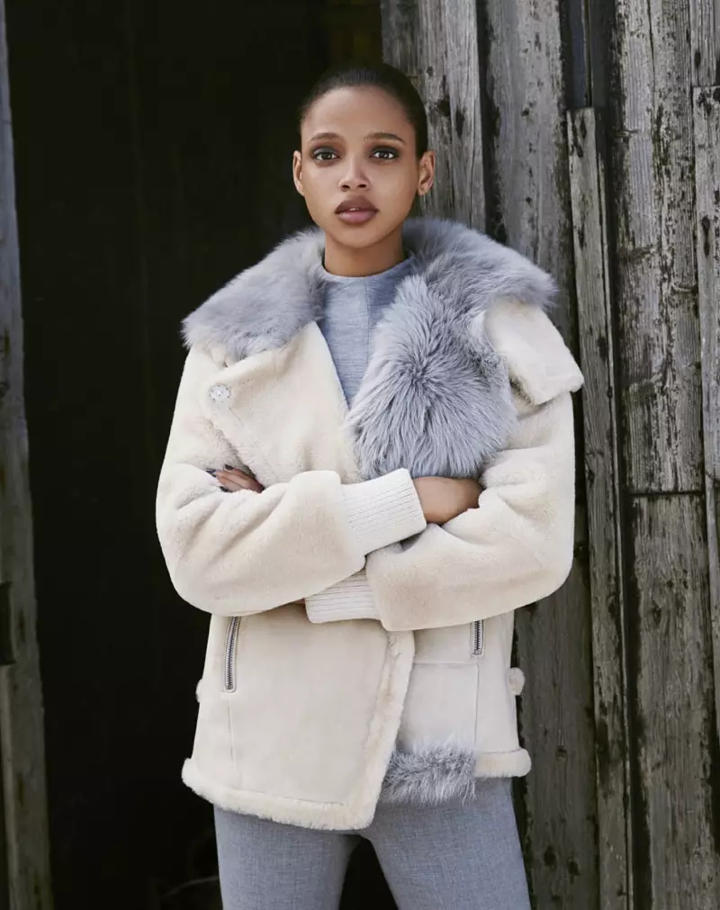 Aya Jones යනු Bergdorf Goodman's Fall Catalog සඳහා ස්වභාවික රූපලාවන්‍යයකි