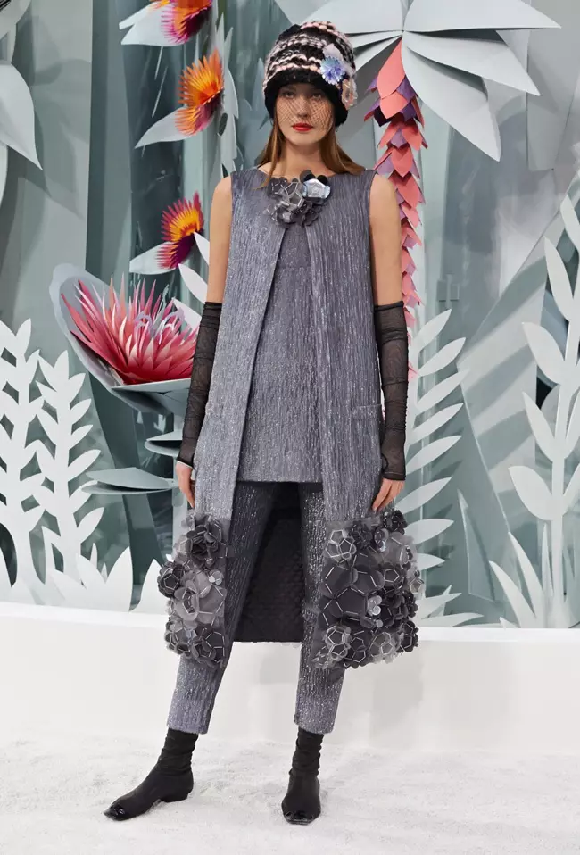 chanel-haute-couture-lente-2015-aanloopbaan-vertoning04