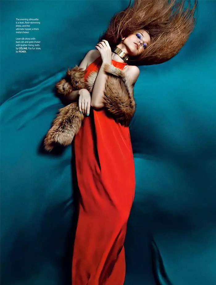 Elle Singapore 2010년 12월을 위한 Zhang Jinna의 Sasha Luss