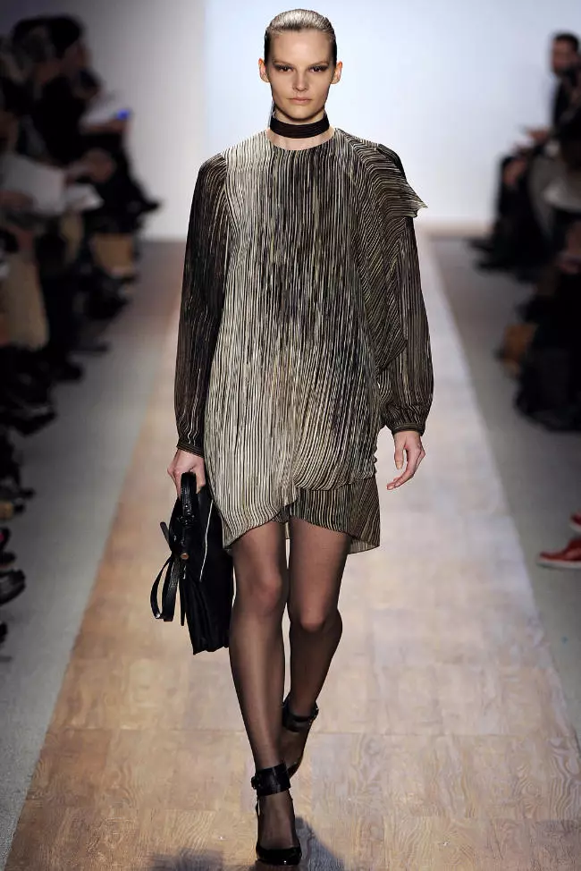 Max Azria Fall 2011 | นิวยอร์กแฟชั่นวีค