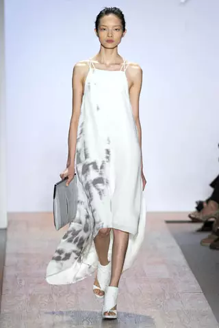 Max Azria Spring 2011 | နယူးယောက်ဖက်ရှင်ရက်သတ္တပတ်