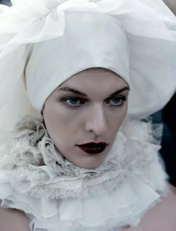 Milla Jovovich oleh Igor Vishnyakov untuk Harper's Bazaar Russia