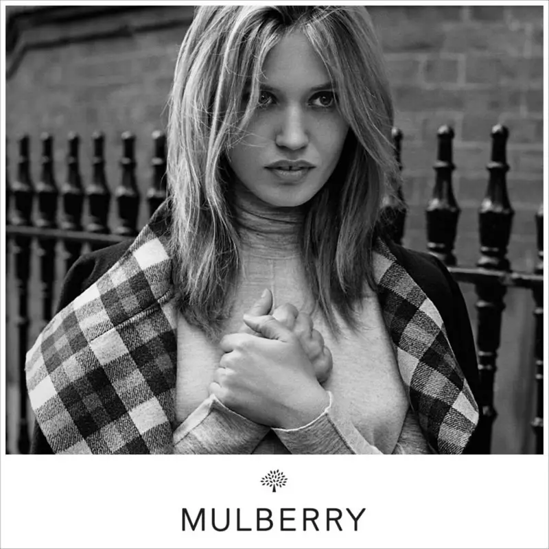 Georgia May Jagger posearret yn Londen foar Mulberry's Fall 2015 Ads