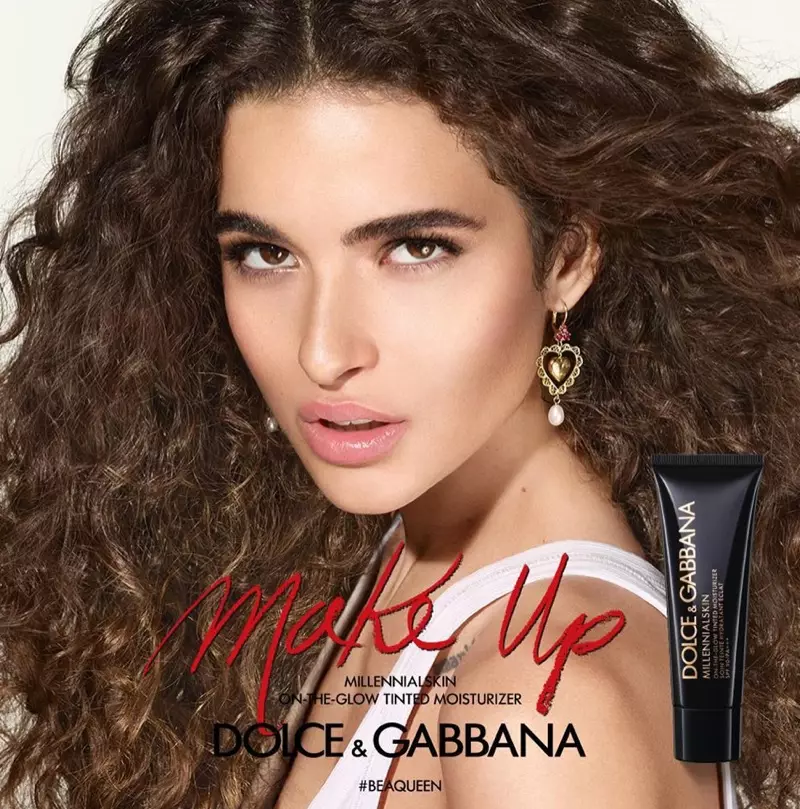 O Chiara Scelsi o loʻo faʻaalia i le Dolce & Gabbana #BeAQueen Makeup campaign