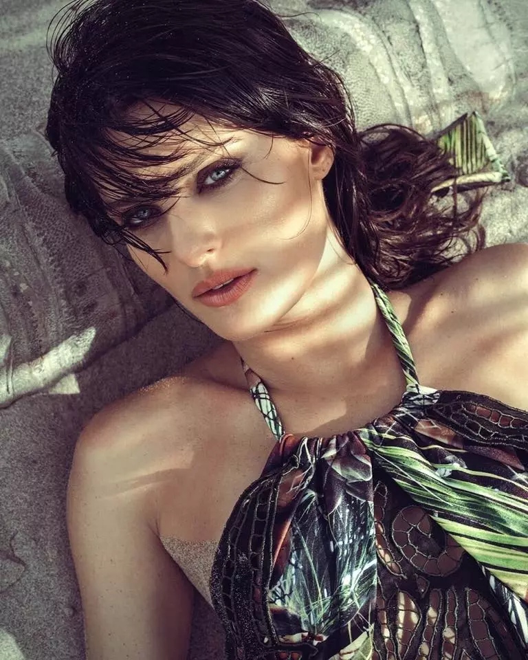 Người mẫu Brazil đón nắng trong phong cách mùa hè