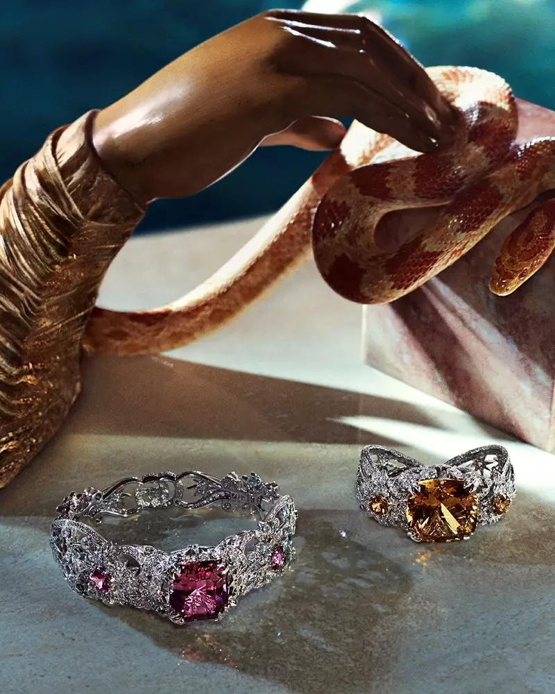 Lub pov haum muaj yeeb yuj sawv hauv Gucci High Jewelry 2021 collection.