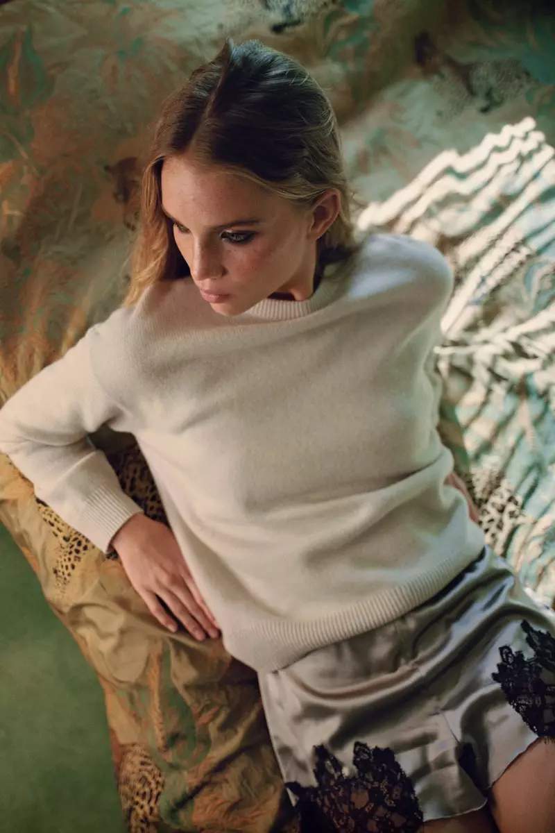 Zara Cashmere villapaita ja pitsishortsit.