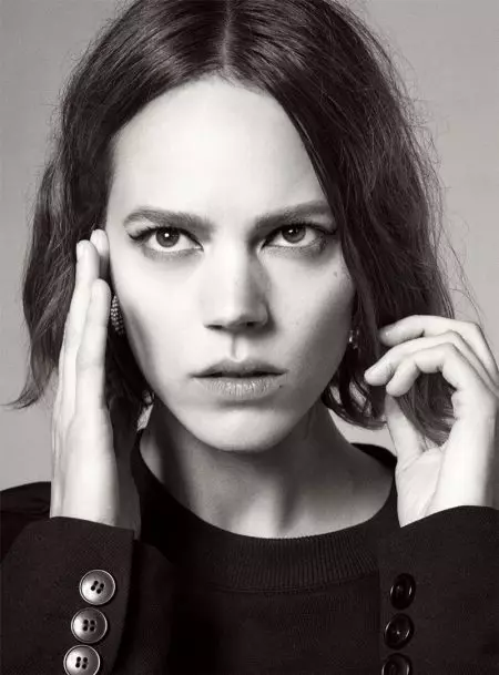 Freja Beha Erichsen modelira Zarin izgled inspiriran punkom