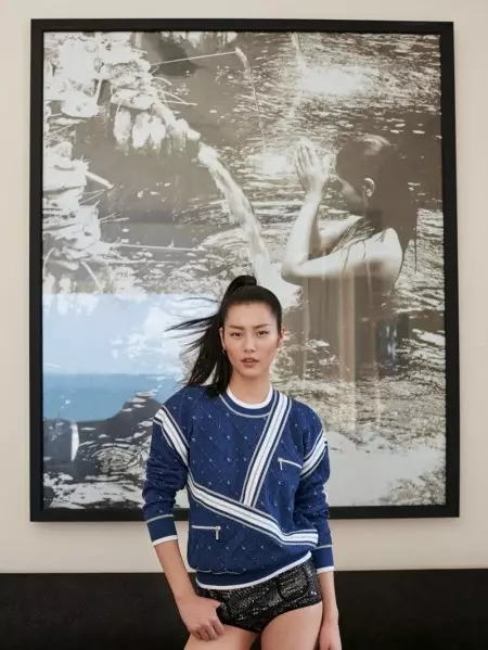 Liu Wen Hits the Beach an 90er Inspiréiert Moud fir ELLE China