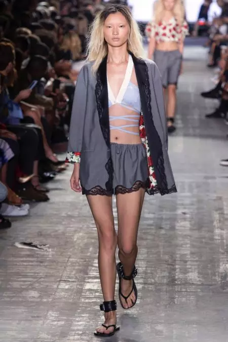 Ipinagdiriwang ni Alexander Wang ang Surf Style para sa Spring 2017