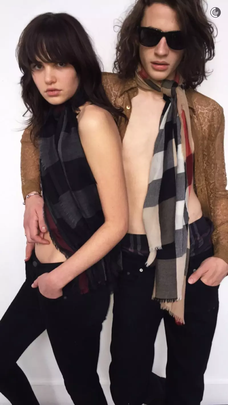 Burberry lança campanha no Snapchat capturada ao vivo