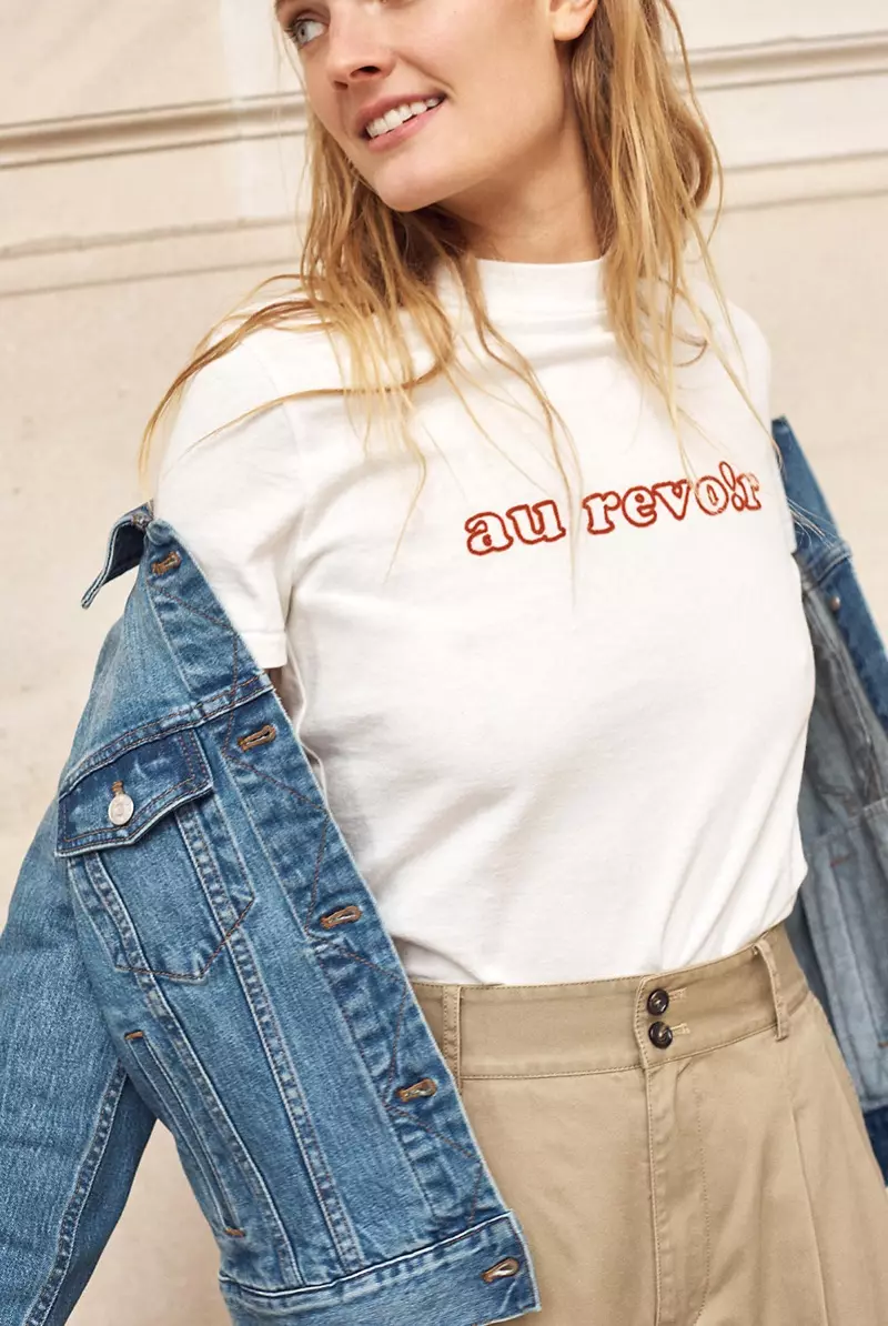 Madewell Embroidered Au Revoir Retro Tee နှင့် Khaki Wide-Leg Pants