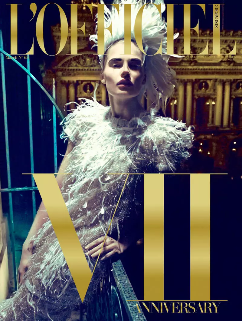 Isabel Scholten nosí Chanel Couture ve vydání L'Officiel Singapore k 7. výročí