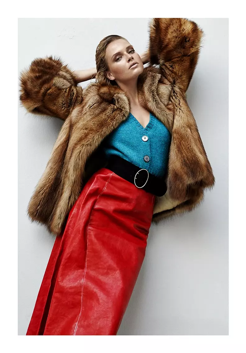 Erika Palkovicova Dons Prada para EMMA Shoot de Branislav Simoncik