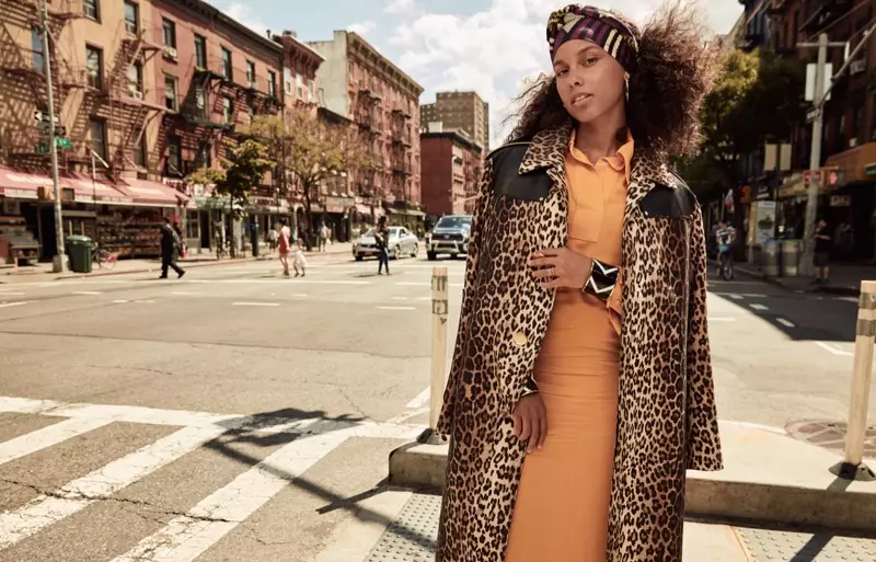 Fotografiada por Jason Kim, Alicia Keys posa nas rúas da cidade de Nova York