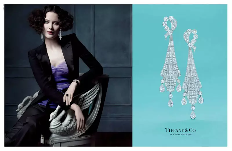 مايكېل تومپسون Tiffany & Co 2013-يىللىق باھار پائالىيىتى ئۈچۈن ليۇ ۋېن ، دوتزېن كروس ، كارېن ئېلسون ۋە باشقىلارنى ئېتىۋەتتى.