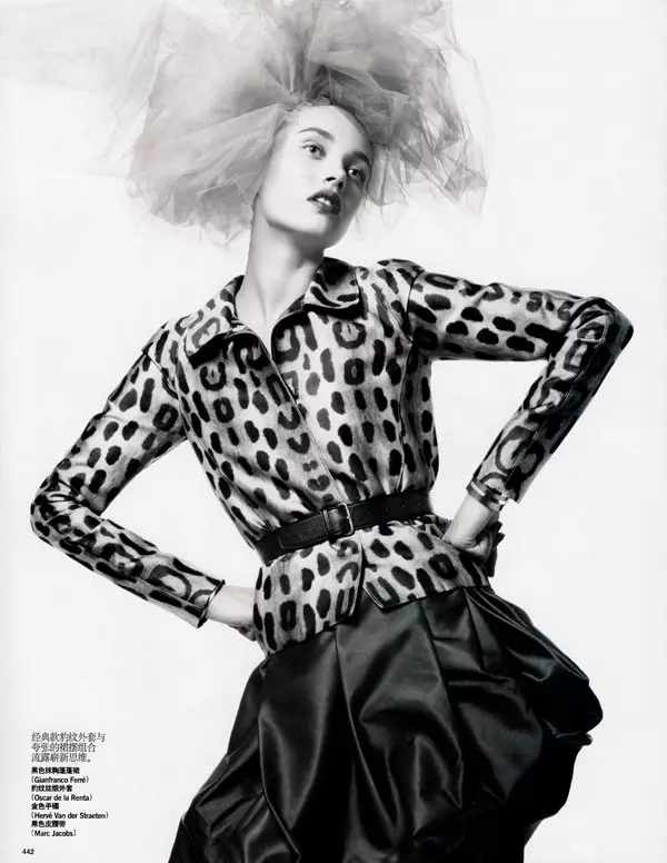 Karmen Pedaru in Vogue China September deur Dan Jackson