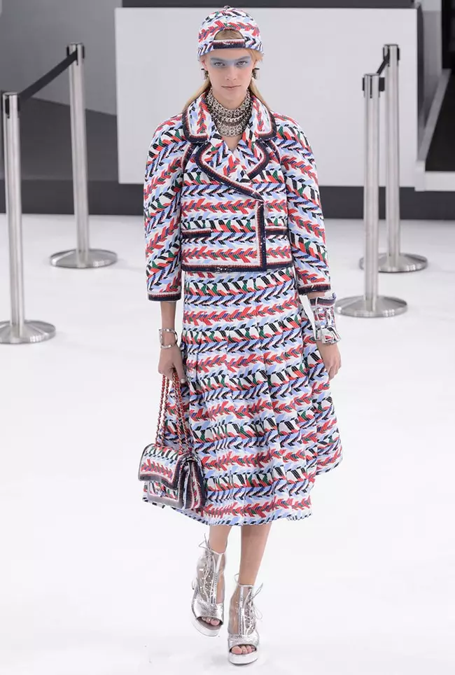 Un look della collezione primavera 2016 di Chanel