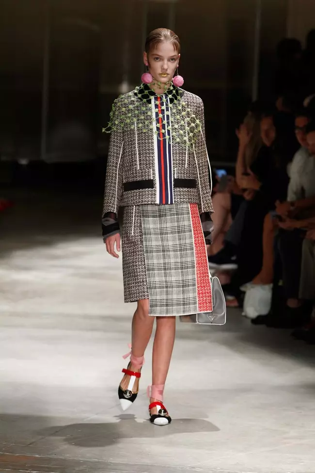 Prada mùa xuân 2016 | Tuần lễ thời trang Milan