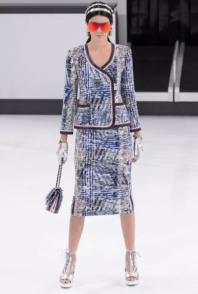 Chanel Spring 2016 | Todobaadka Fanka ee Paris