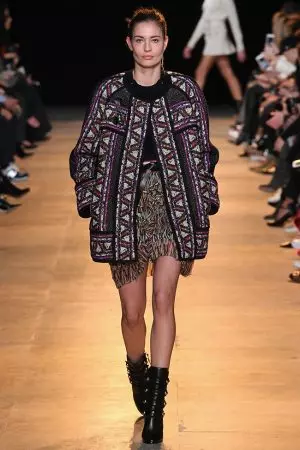 Isabel Marant abbina look a vita alta con maglioni boxy per l'autunno 2015