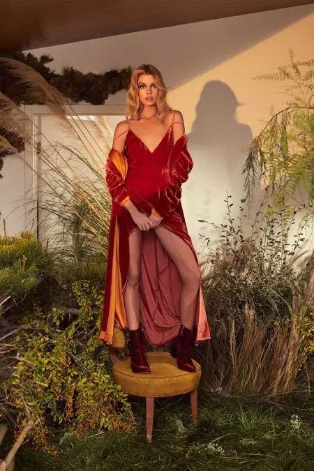 Stella Maxwell situr fyrir í For Love & Lemons' 70s stíl fyrir haustið 2018