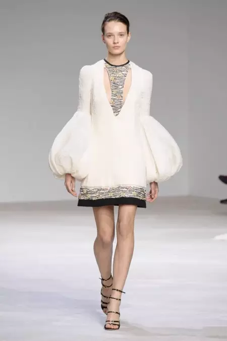 Giambattista Valli anbrase flè pou Spring 2016 Couture