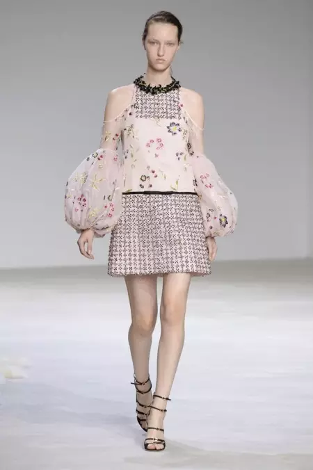 Giambattista Valli выбирает цветочные композиции для коллекции Spring 2016 Couture