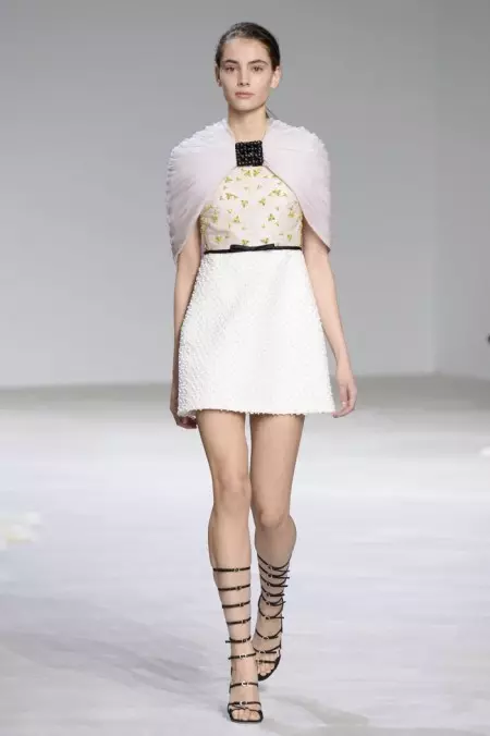 Giambattista Valli omarmt bloemen voor lente 2016 Couture