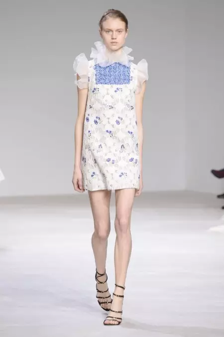 Giambattista Valli dia mandray voninkazo amin'ny lohataona 2016 Couture